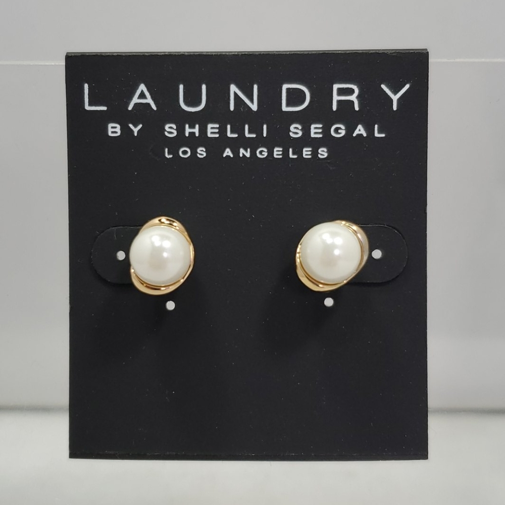 Laundry gold with pearl stud earrings